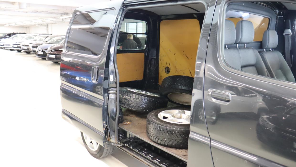 TOYOTA Hiace 2010