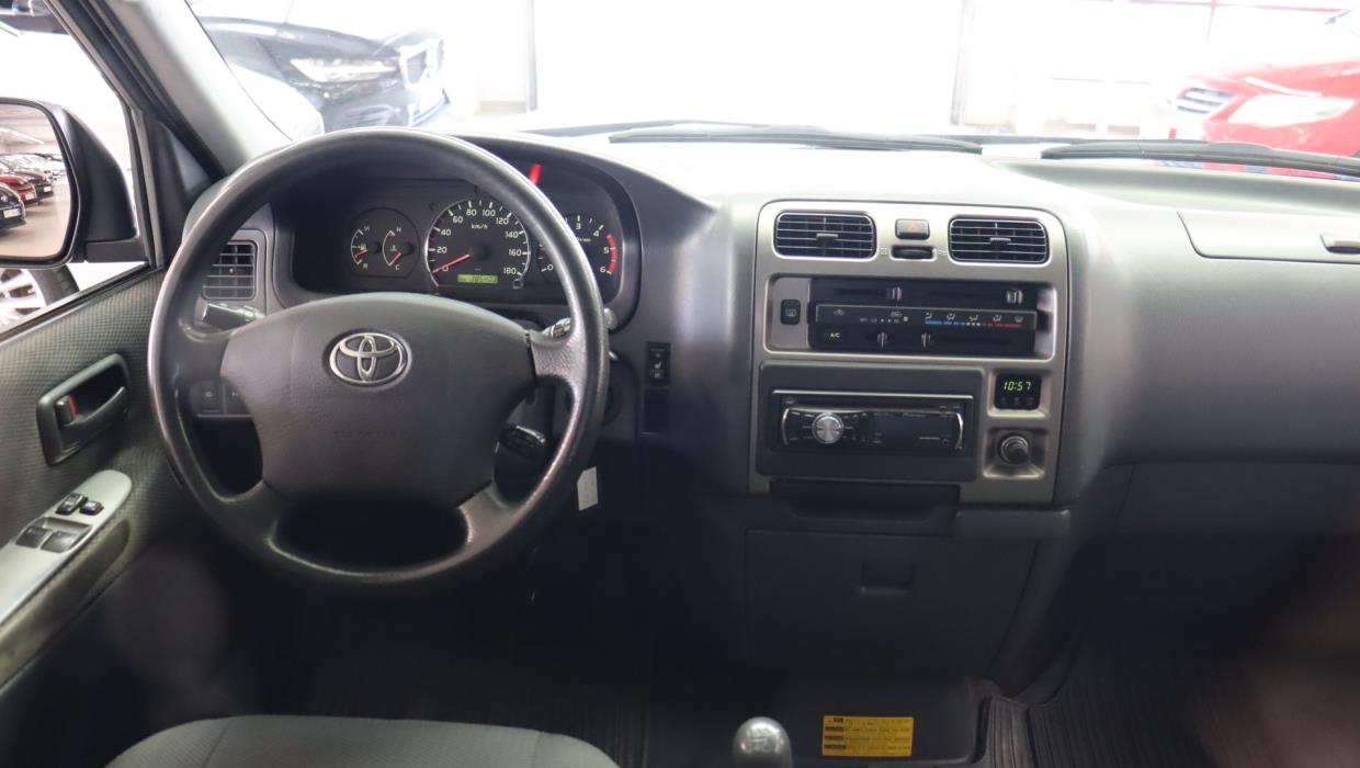 TOYOTA Hiace 2010
