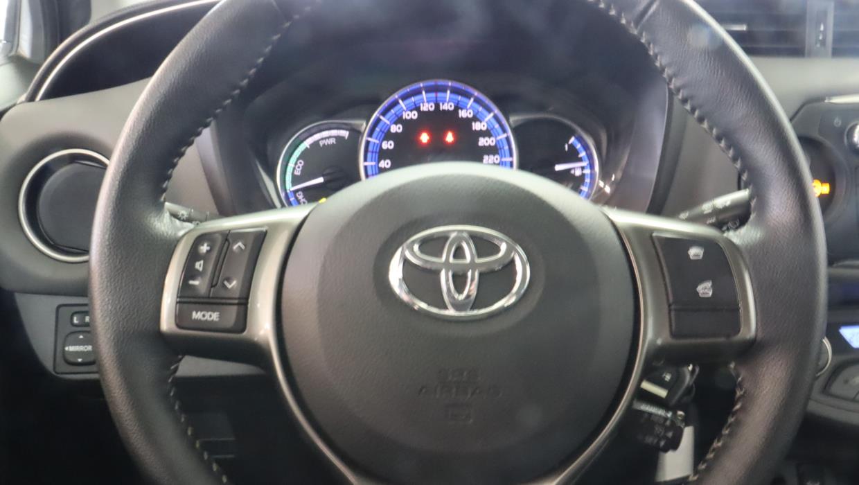 TOYOTA Yaris 2014