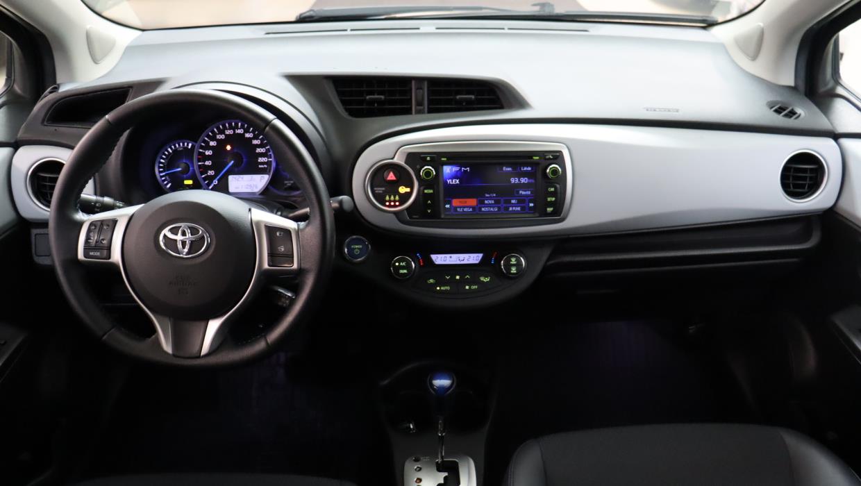TOYOTA Yaris 2013