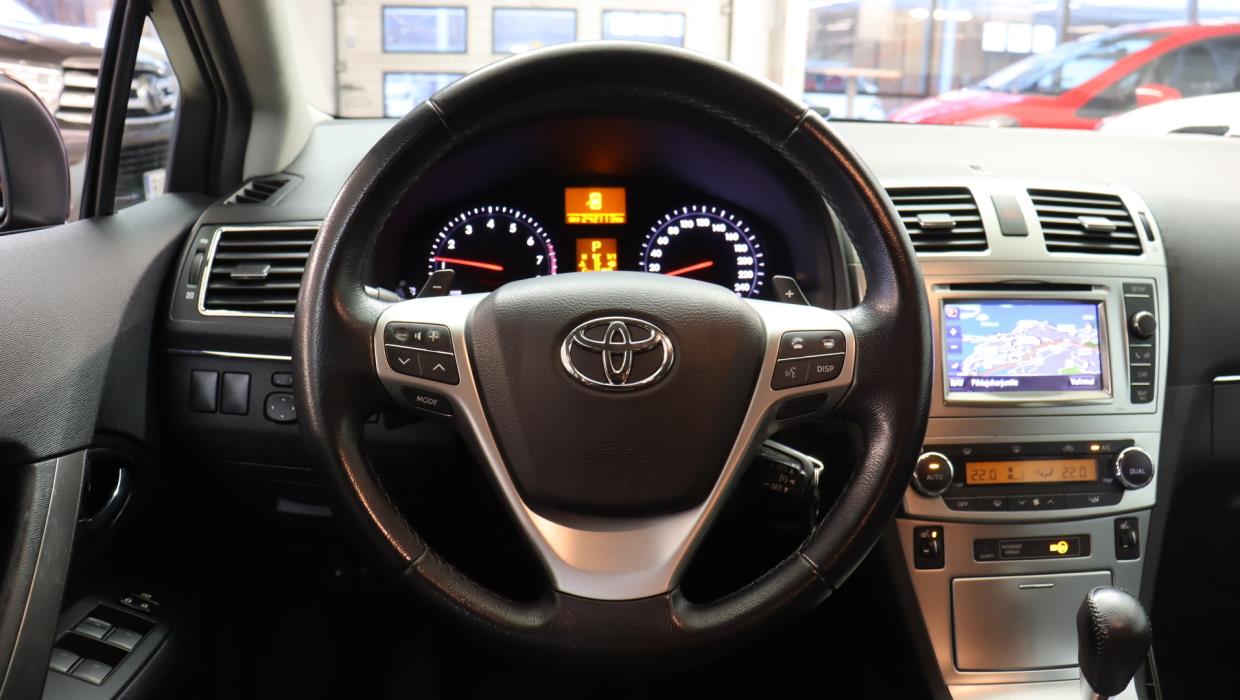 TOYOTA Avensis 2012