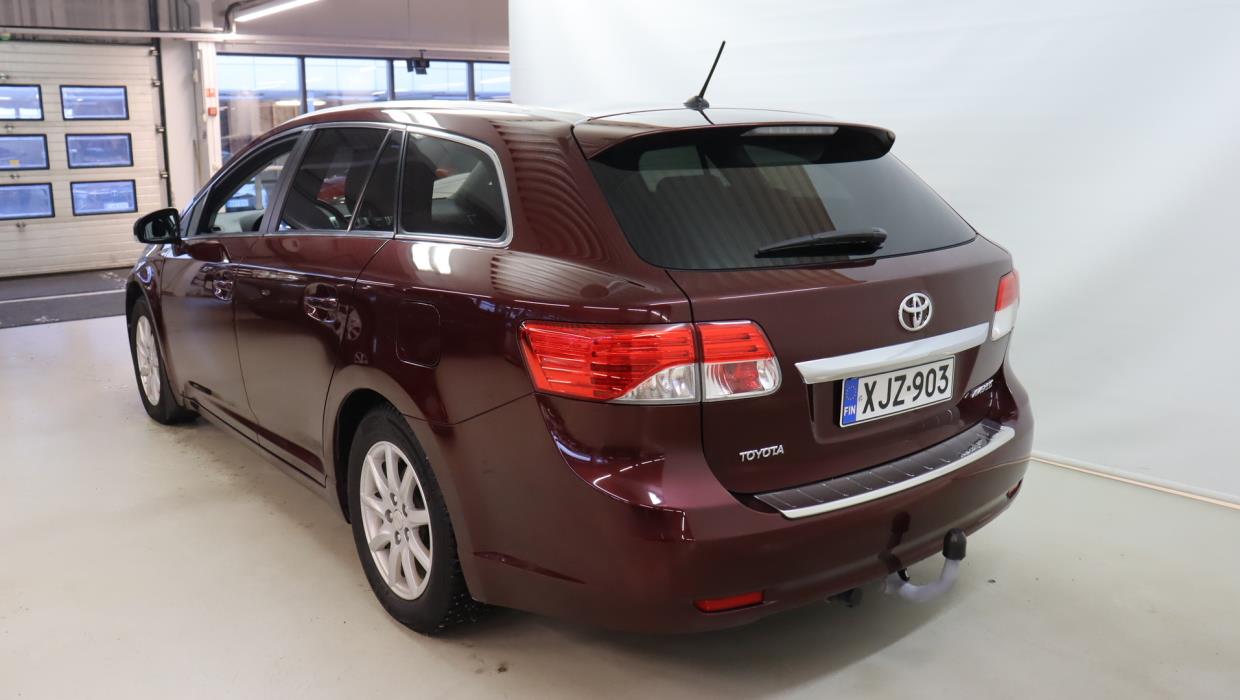 TOYOTA Avensis 2012