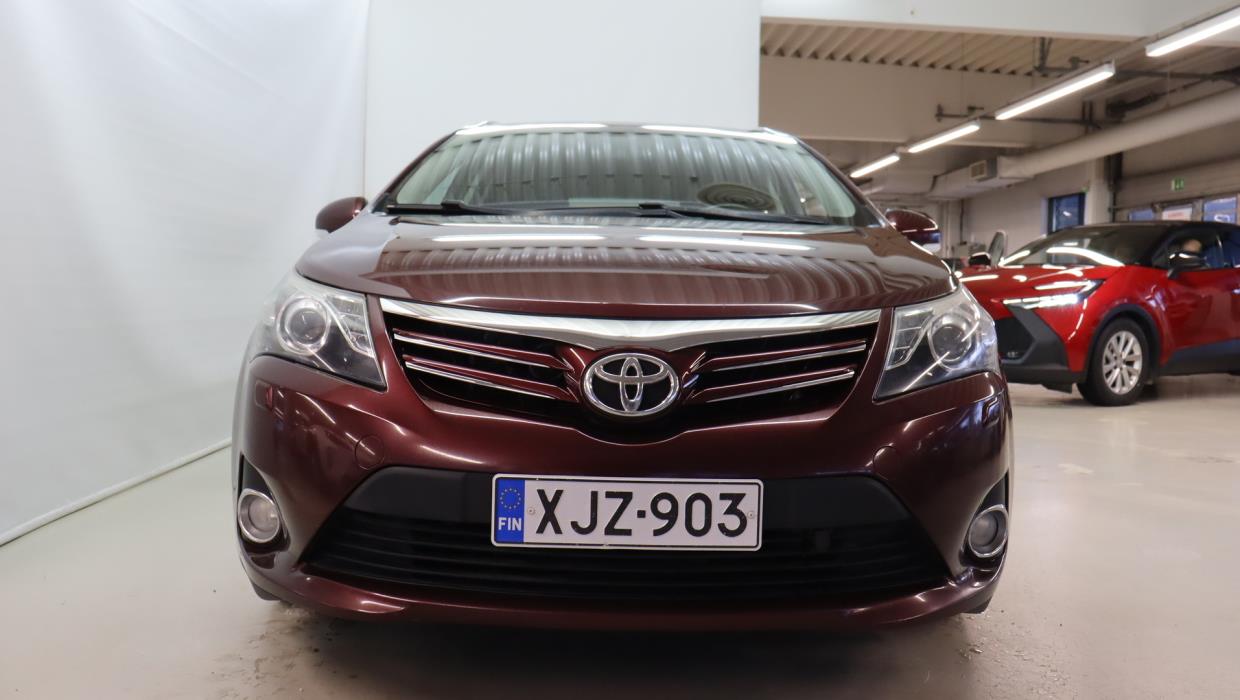 TOYOTA Avensis 2012