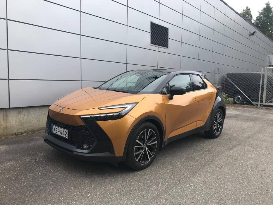 TOYOTA C-HR 2024