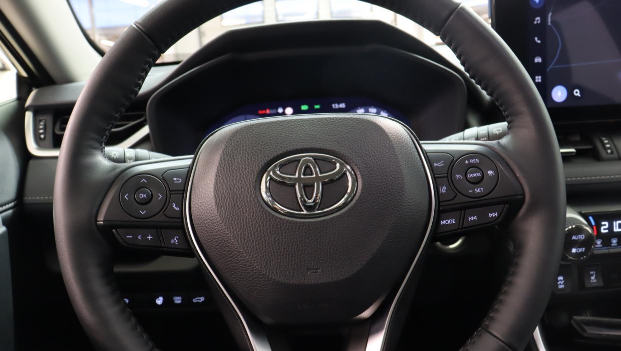 TOYOTA RAV4 2025