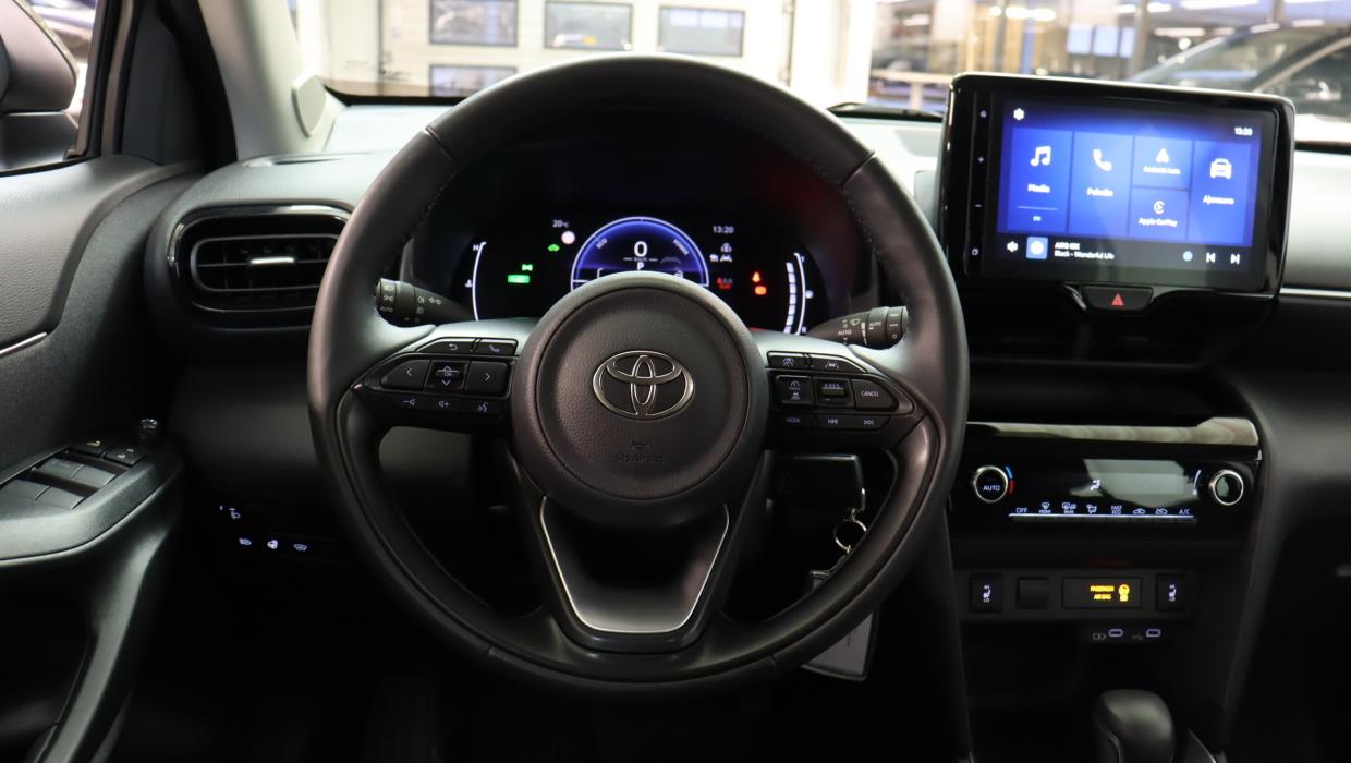 TOYOTA Yaris Cross 2025