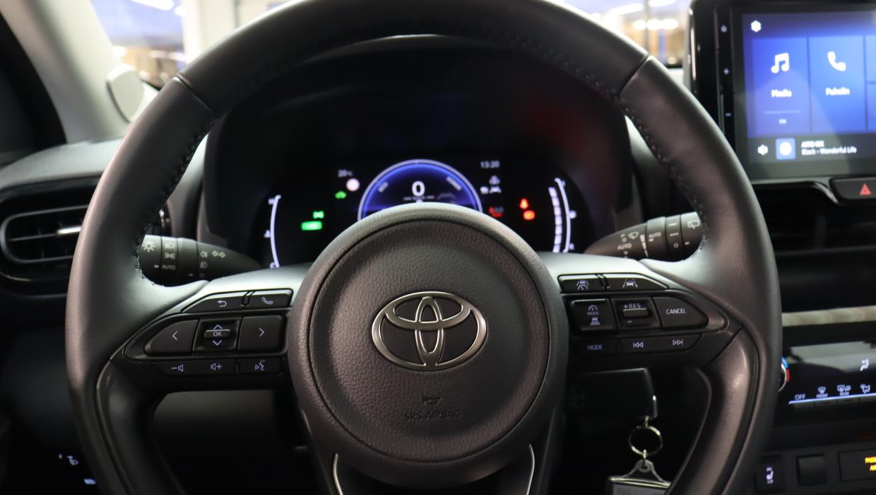 TOYOTA Yaris Cross 2025