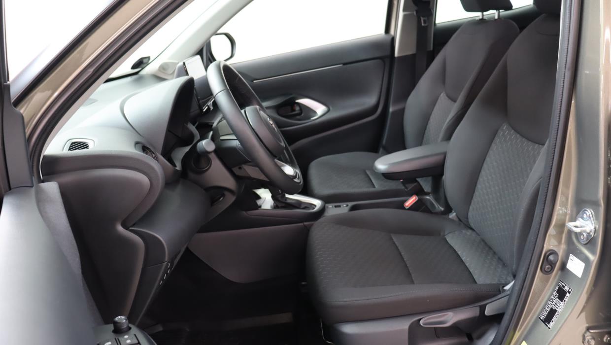 TOYOTA Yaris Cross 2025