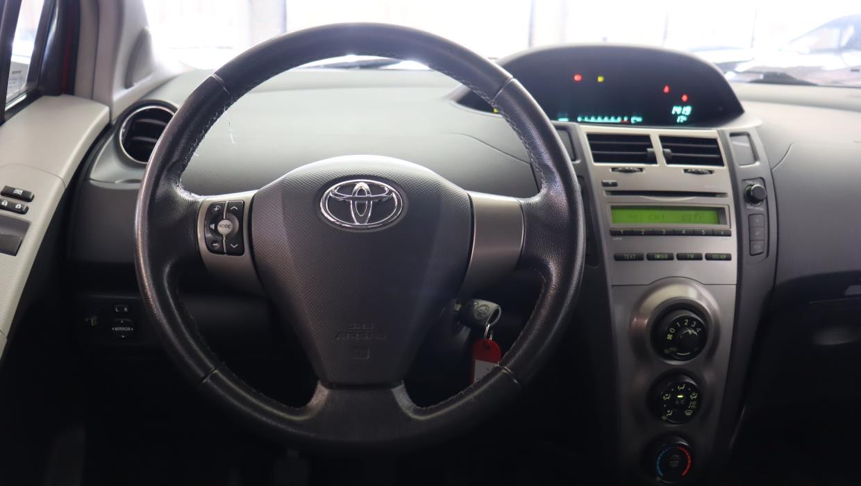 TOYOTA Yaris 2009