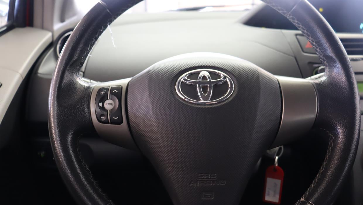 TOYOTA Yaris 2009