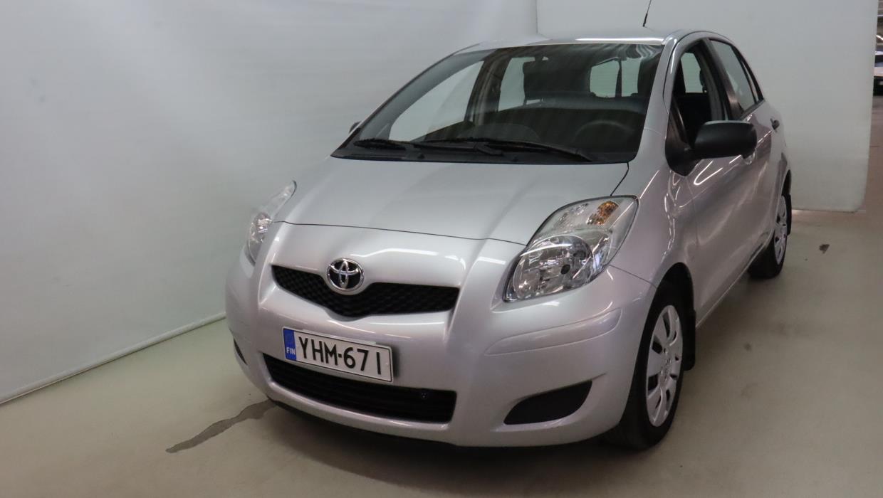 TOYOTA Yaris 2011