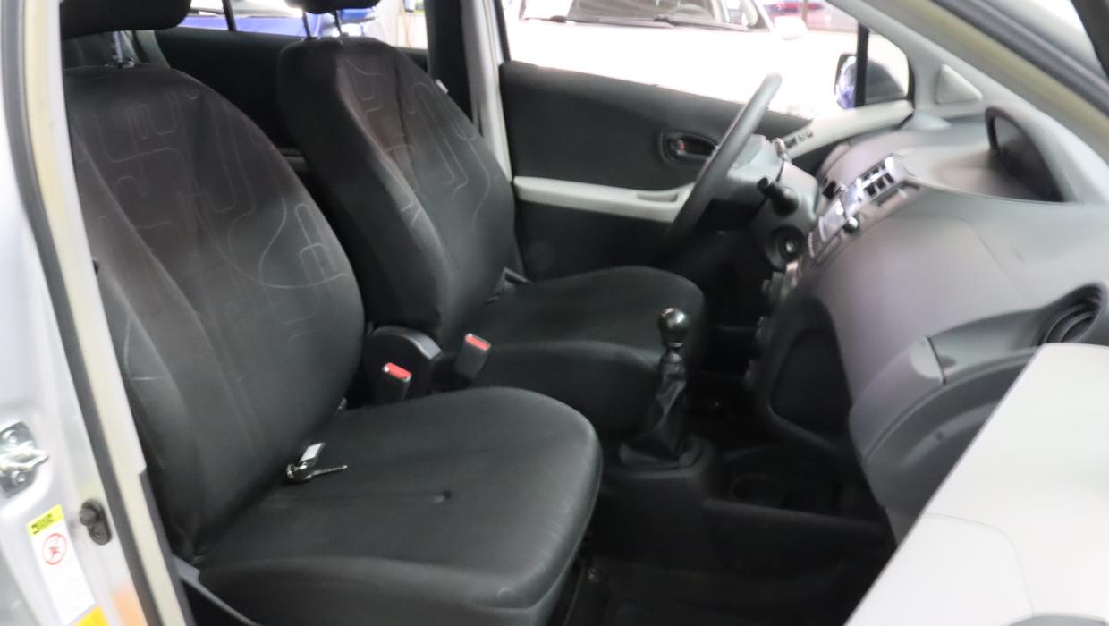 TOYOTA Yaris 2011