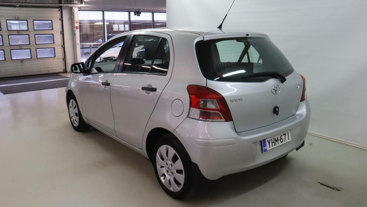 TOYOTA Yaris 2011