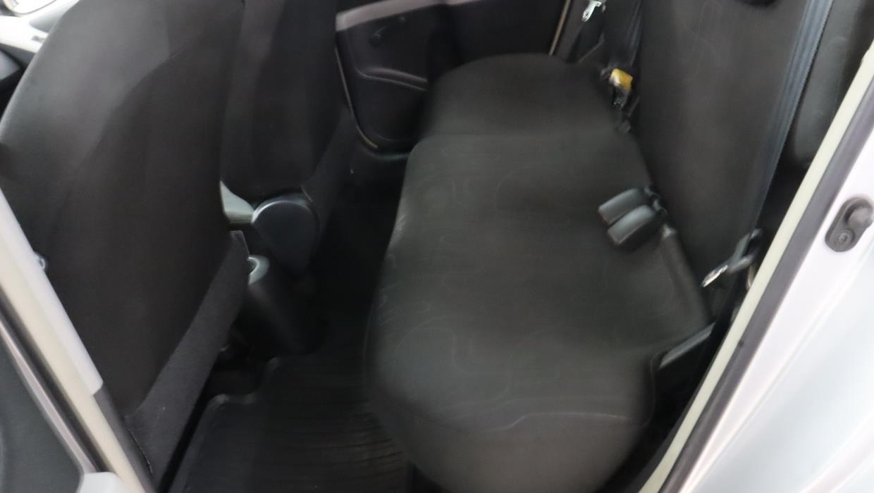 TOYOTA Yaris 2011