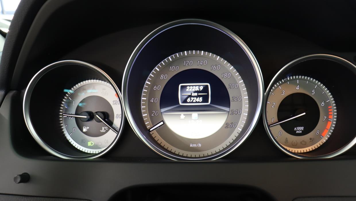 MERCEDES-BENZ C 2012