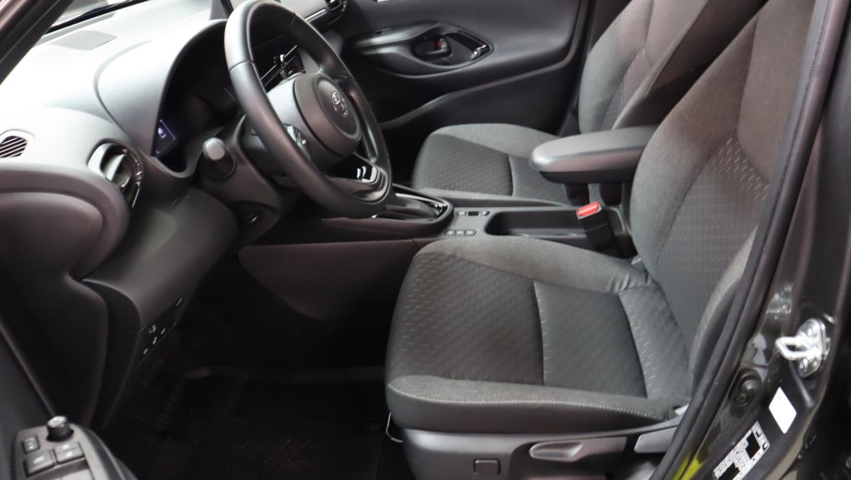 TOYOTA Yaris Cross 2024