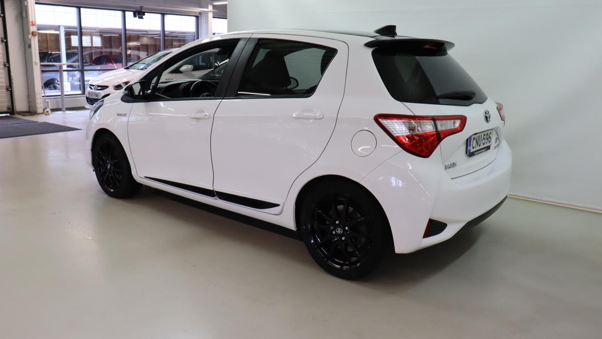 TOYOTA Yaris 2019