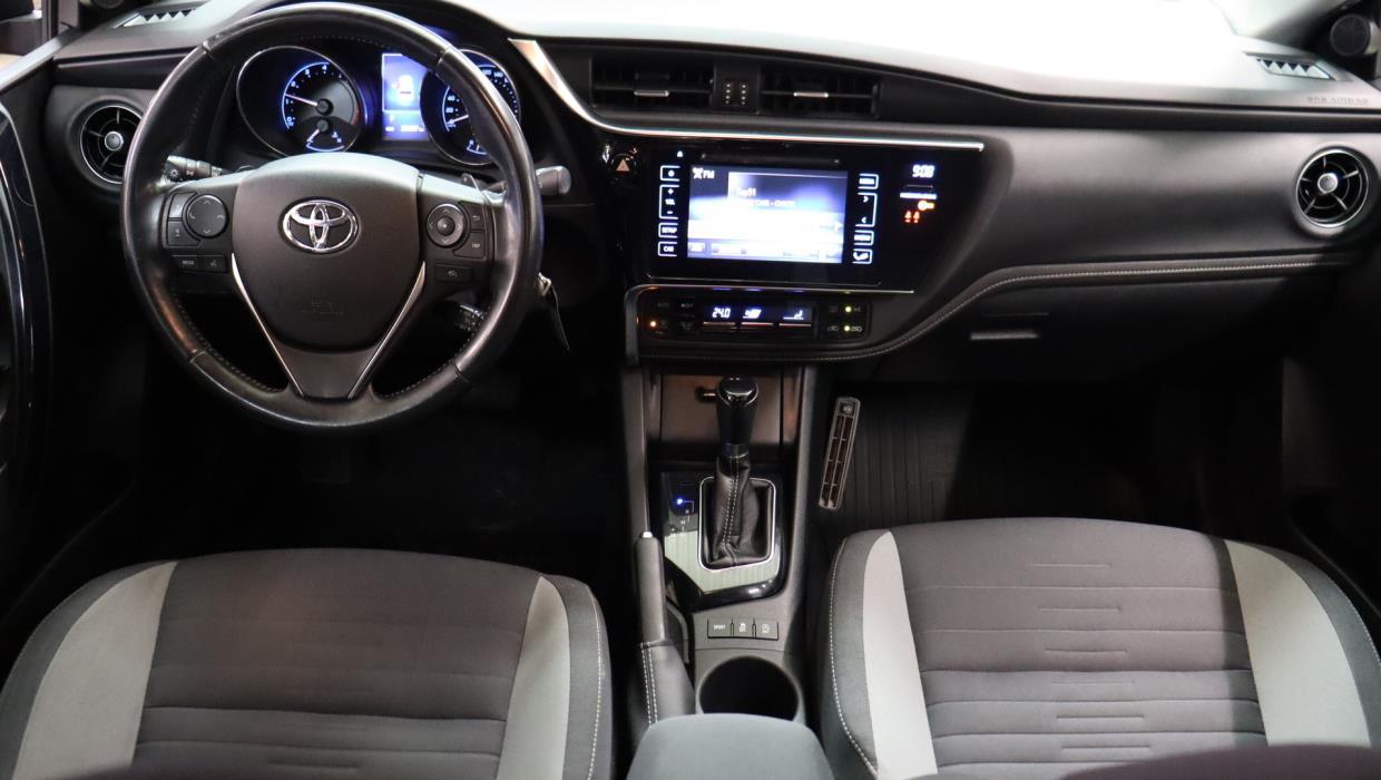TOYOTA AURIS 2015