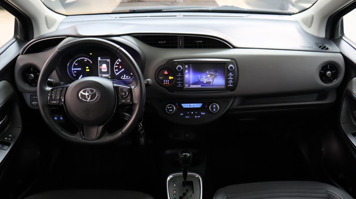 TOYOTA Yaris 2018