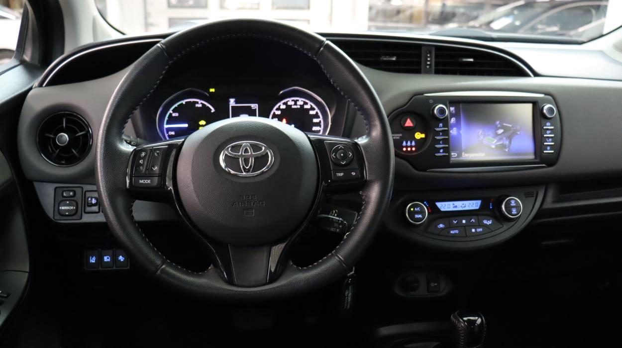 TOYOTA Yaris 2018