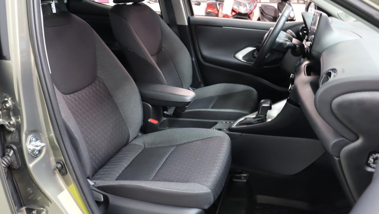 TOYOTA Yaris 2023