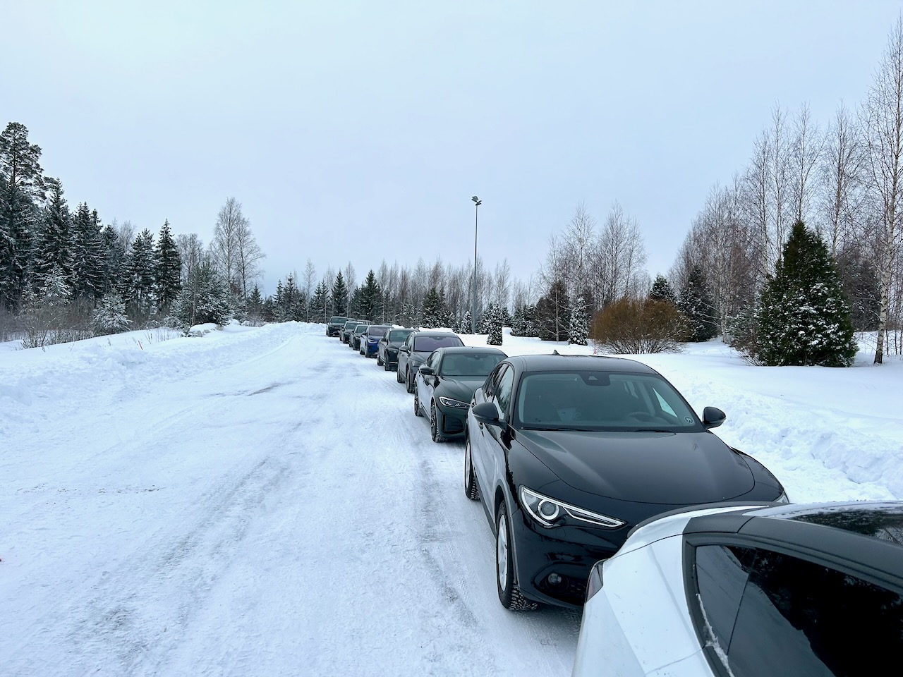 Ohjattua Liukkaan Kelin Ajoharjoittelua Omalla S hk autolla Ohjattua Liukkaan Kelin Ajoharjoittelua Omalla S hk autolla